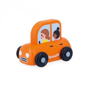 Vehículo familiar madera naranja