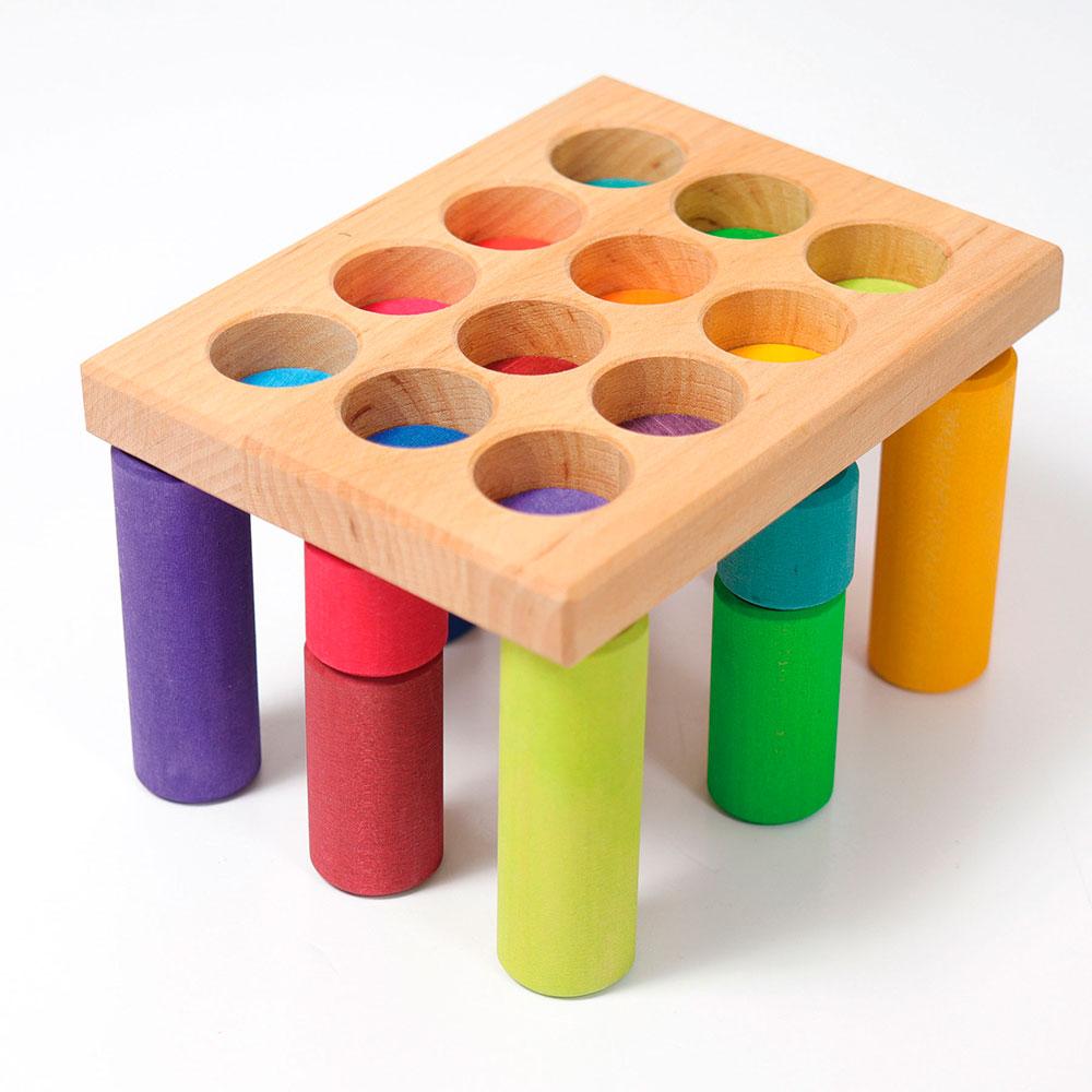 Stacking game rainbow rollers, tablero encaje piezas colores