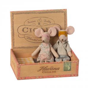 Ratoncitos papá y mamá 17cm en caja de madera