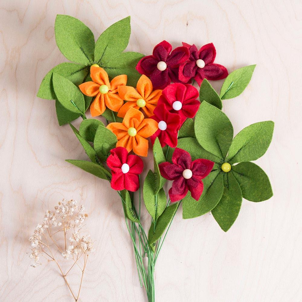 CGBOOM Kit de manualidades de flores para niños, haz tu propio  ramo de flores con botones y flores de fieltro, arte y manualidades para  niñas, juguete de bricolaje, regalo de cumpleaños