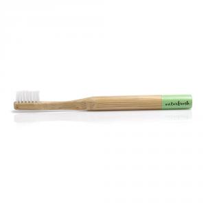 Cepillo dental de bambú infantil verde.